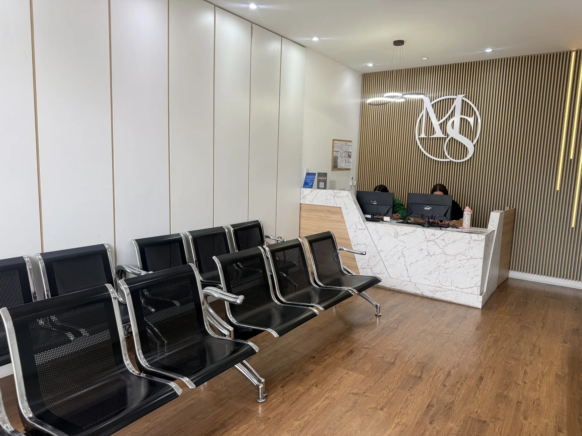 Recepção e sala de espera da MS Clinical Center